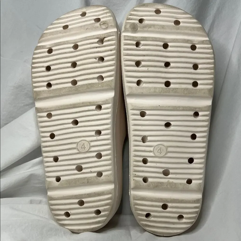 Target Art Class Cream Slides Size 4Y